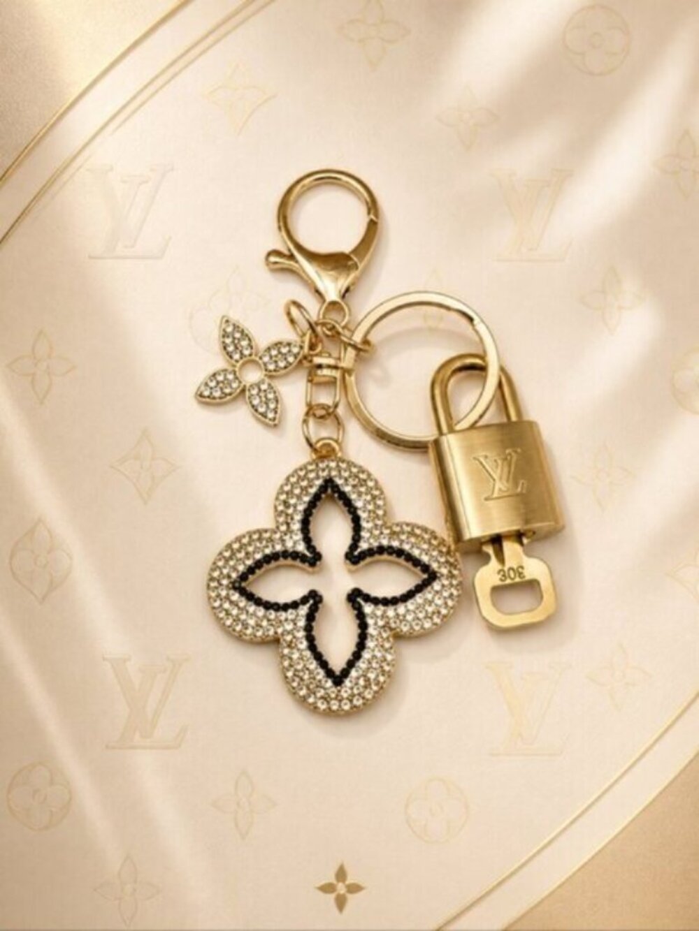 Authentic Louis Vuitton Gold Padlock 🔑 Unbranded Clover Keychain Bag Charm LV
